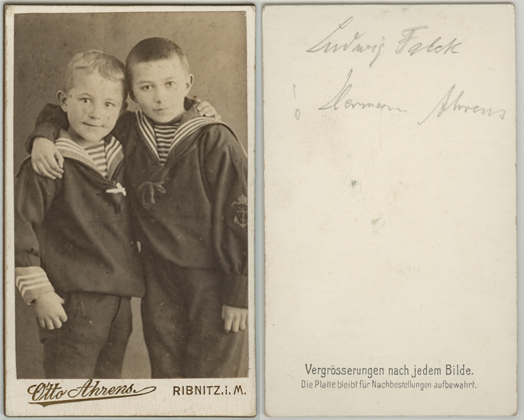Sohn Hermann und Freund, um 1912. Visitformat
